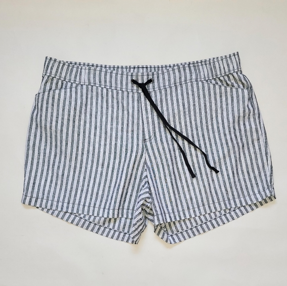 Lane Bryant Shorts Linen & Rayon White & Gray Striped Shorts Size 22 NEW - Picture 1 of 7